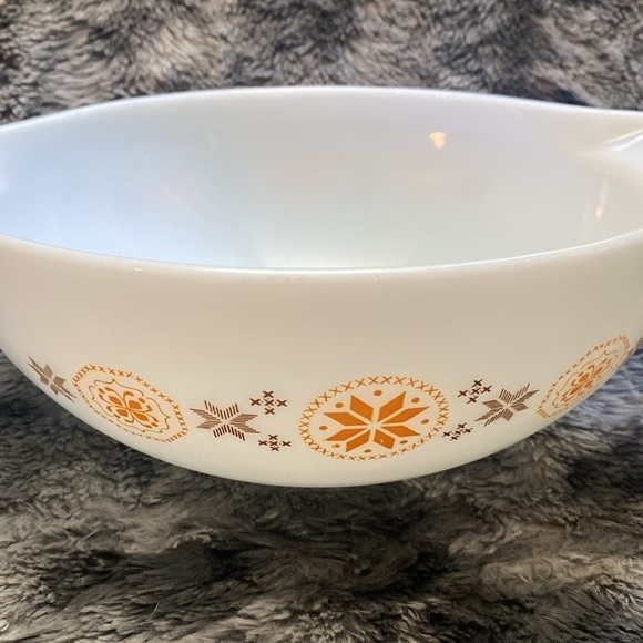 Vintage 1960 Pyrex Town & Country Cinderella
Bowl 444 4QT - Picture 2 of 12